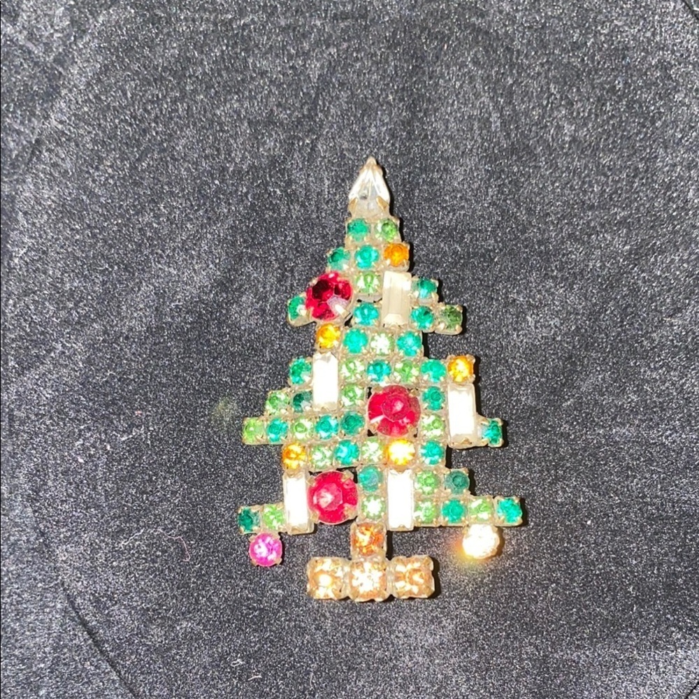 Vintage WEISS Festive Christmas Tree Brooch with Colorful Rhinestones